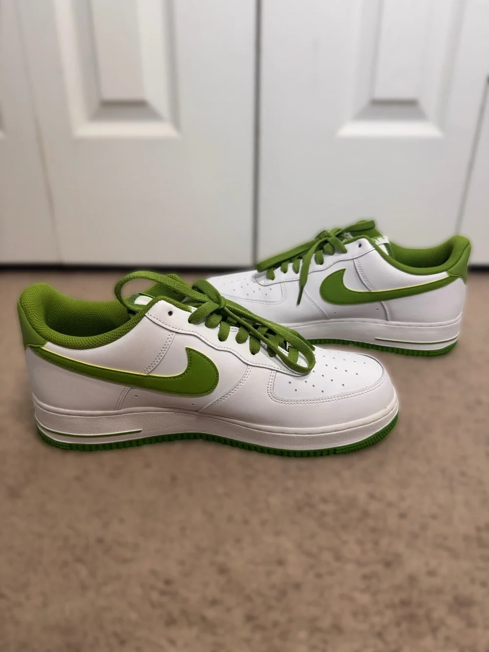 Nike Air Force 1 Low '07 White Chlorophyll Men’s Sz 12 Bright Green